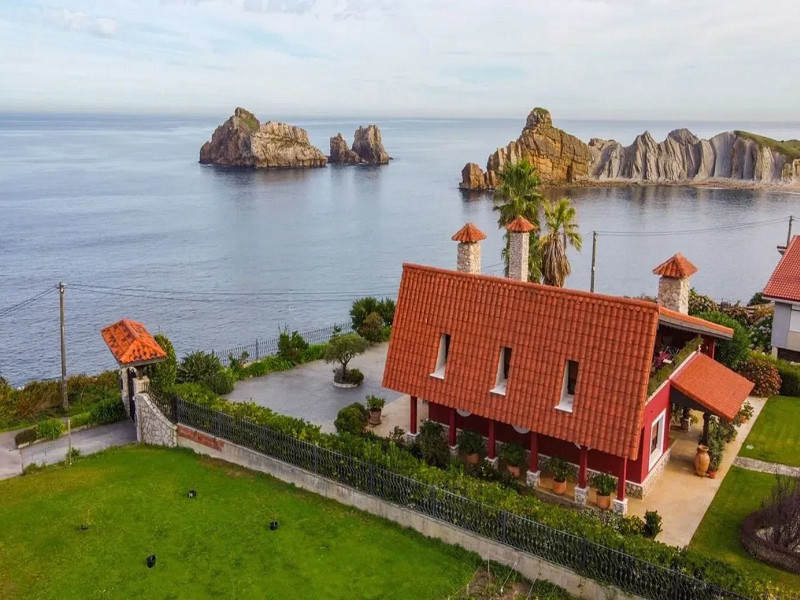 House with Panoramic Views of the Atlantic — Liencres. Photo:  1