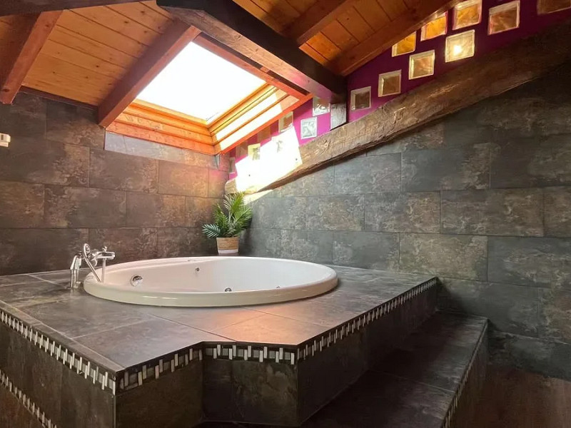 House with Garden and Jacuzzi in the Basque Country — Comfort and Tranquility Near Vitoria-Gasteiz. Photo:  17
