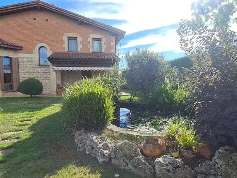 Spacious Family Home with Garden and Terrace in the Basque Country — Nature and Privacy Just 7 km from Vitoria-Gasteiz. Photo:  2