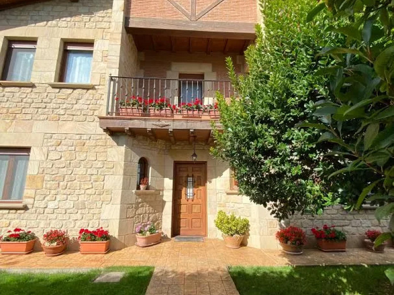 Spacious Family Home with Garden and Terrace in the Basque Country — Nature and Privacy Just 7 km from Vitoria-Gasteiz. Photo:  15
