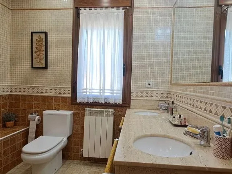 Spacious Family Home with Garden and Terrace in the Basque Country — Nature and Privacy Just 7 km from Vitoria-Gasteiz. Photo:  21