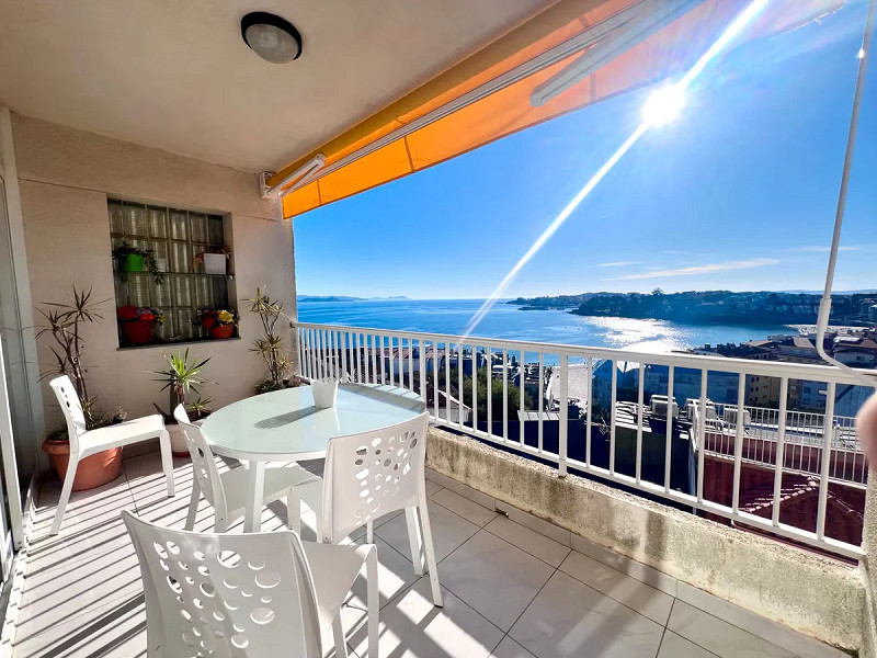 Bright Ocean-View Apartment in Galicia — Steps from Silgar Beach. Photo:  1