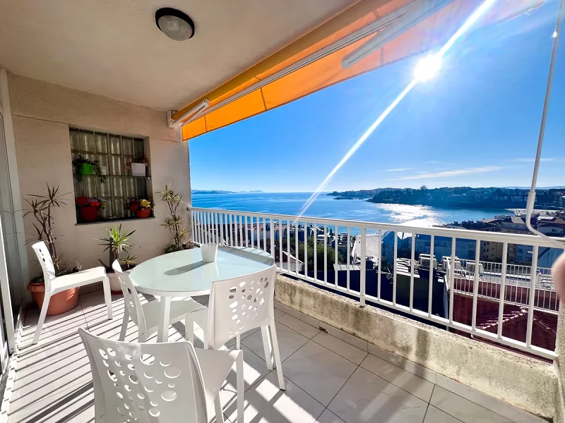 Bright Ocean-View Apartment in Galicia — Steps from Silgar Beach