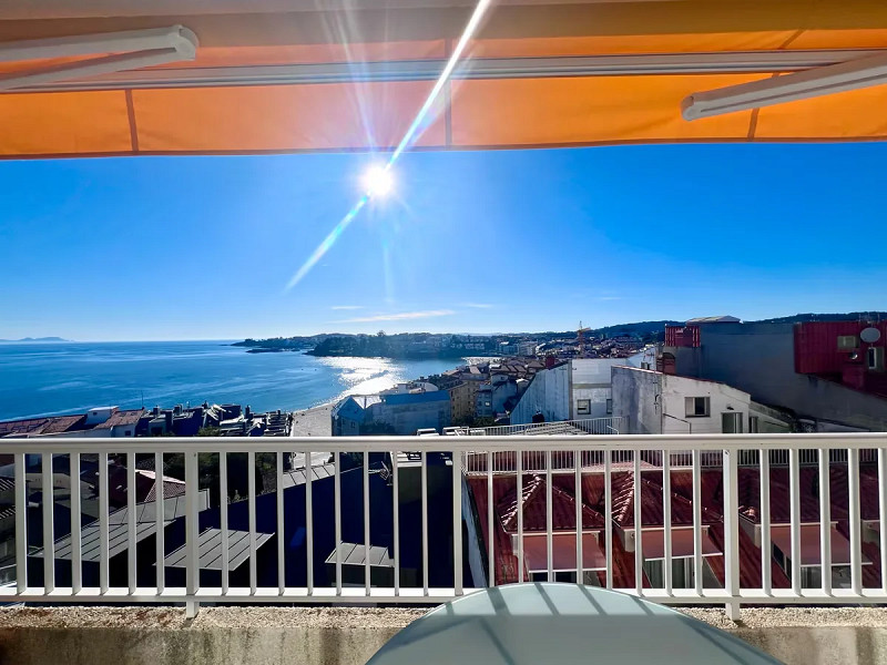 Bright Ocean-View Apartment in Galicia — Steps from Silgar Beach. Photo:  2