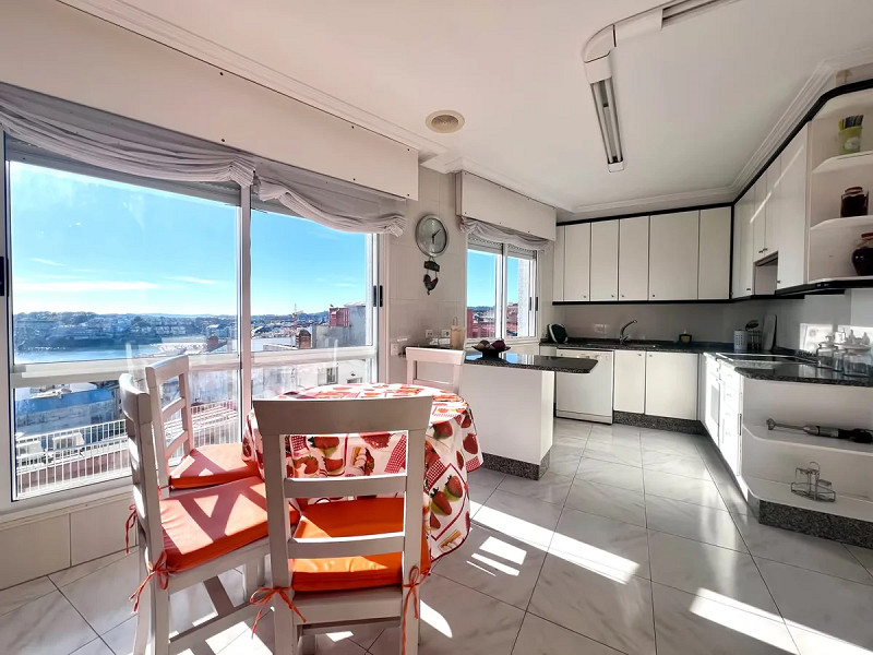 Bright Ocean-View Apartment in Galicia — Steps from Silgar Beach. Photo:  4