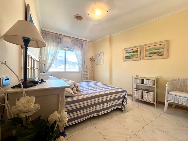 Bright Ocean-View Apartment in Galicia — Steps from Silgar Beach. Photo:  5