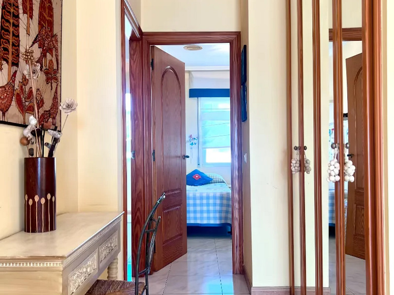 Bright Ocean-View Apartment in Galicia — Steps from Silgar Beach. Photo:  7