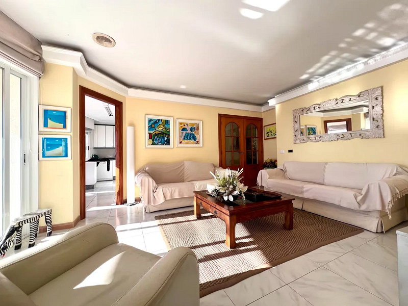 Bright Ocean-View Apartment in Galicia — Steps from Silgar Beach. Photo:  14