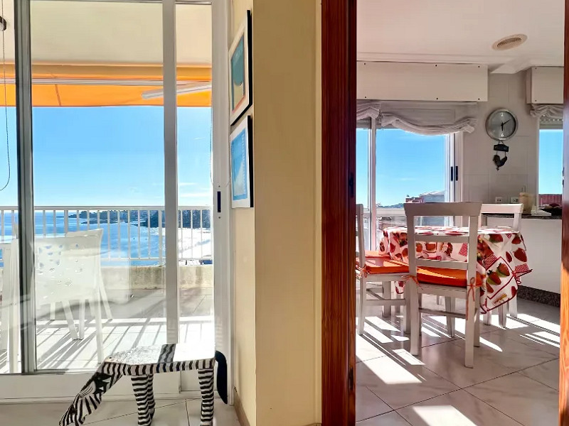 Bright Ocean-View Apartment in Galicia — Steps from Silgar Beach. Photo:  15