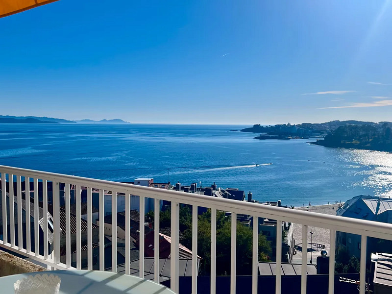 Bright Ocean-View Apartment in Galicia — Steps from Silgar Beach. Photo:  16