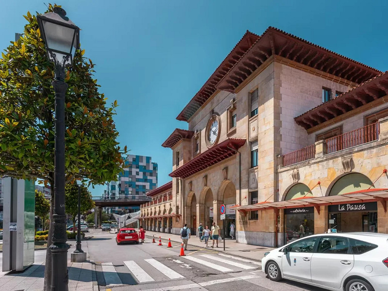 Spacious Apartment with Terrace and Panoramic Views in the Heart of Oviedo — Ideal Living in Asturias. Photo:  7