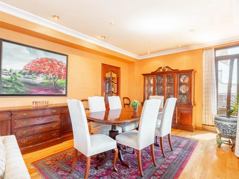 Spacious Apartment with Terrace and Panoramic Views in the Heart of Oviedo — Ideal Living in Asturias. Photo:  9