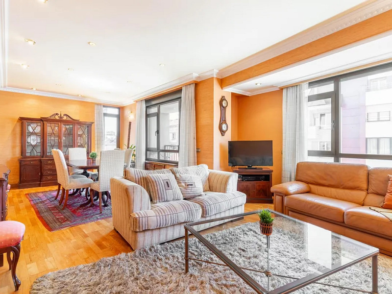 Spacious Apartment with Terrace and Panoramic Views in the Heart of Oviedo — Ideal Living in Asturias. Photo:  2