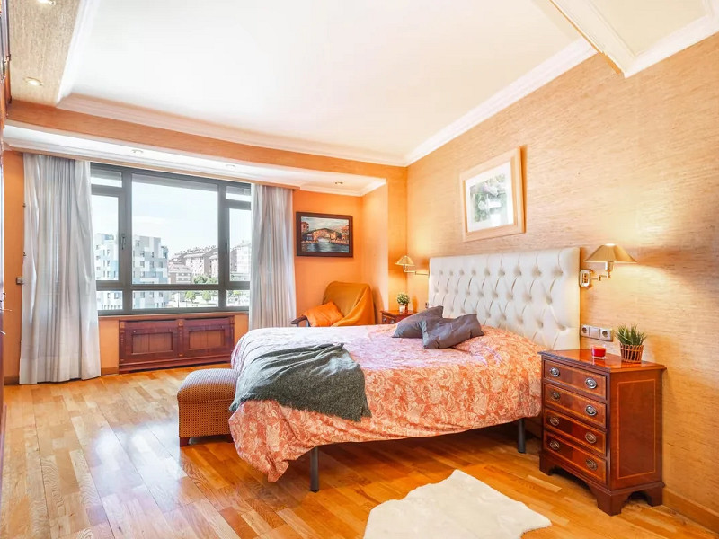 Spacious Apartment with Terrace and Panoramic Views in the Heart of Oviedo — Ideal Living in Asturias. Photo:  19