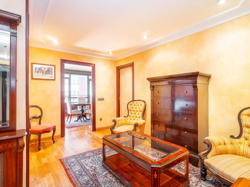 Spacious Apartment with Terrace and Panoramic Views in the Heart of Oviedo — Ideal Living in Asturias. Photo:  20