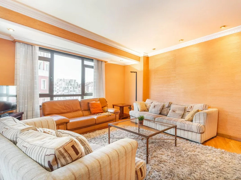 Spacious Apartment with Terrace and Panoramic Views in the Heart of Oviedo — Ideal Living in Asturias. Photo:  22