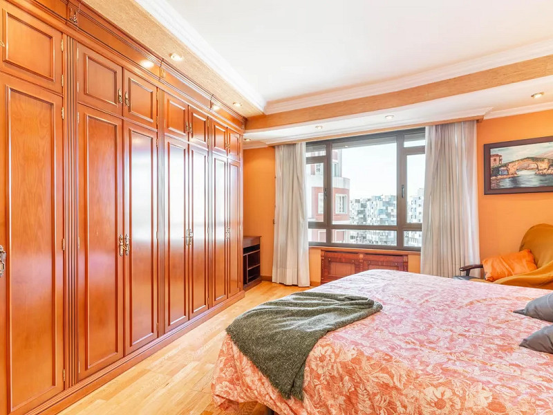 Spacious Apartment with Terrace and Panoramic Views in the Heart of Oviedo — Ideal Living in Asturias. Photo:  24