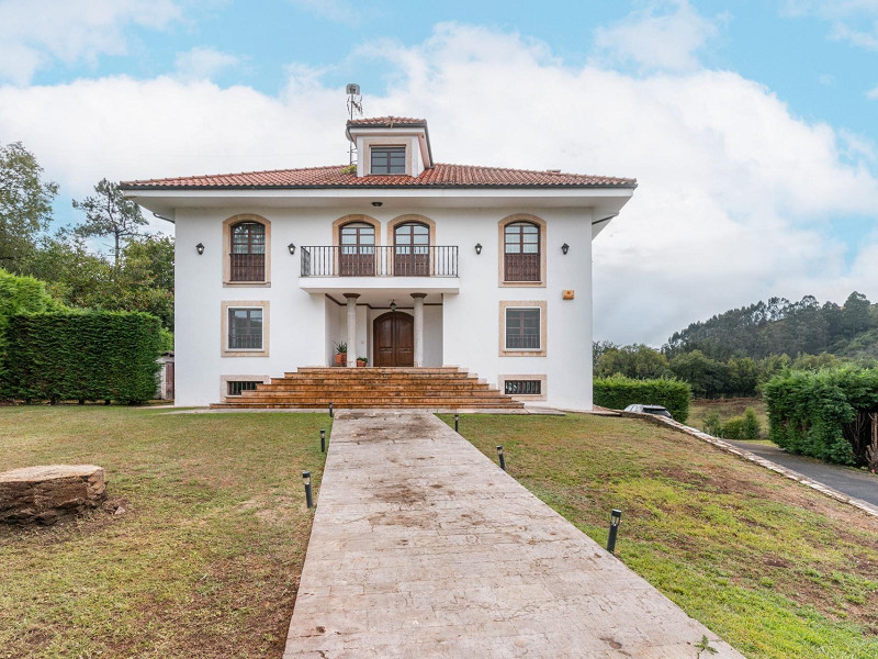 House with Garden, Pool, and Guest House in the Heart of Asturias — Space, Style, and Nature Just 15 Minutes from Oviedo. Photo:  3