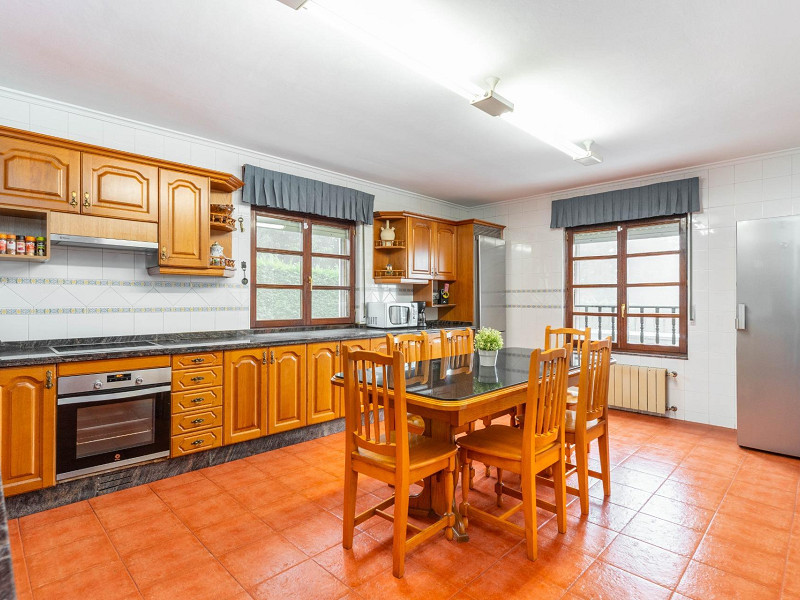 House with Garden, Pool, and Guest House in the Heart of Asturias — Space, Style, and Nature Just 15 Minutes from Oviedo. Photo:  5