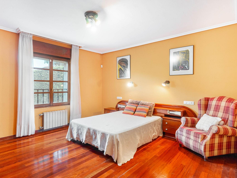 House with Garden, Pool, and Guest House in the Heart of Asturias — Space, Style, and Nature Just 15 Minutes from Oviedo. Photo:  10