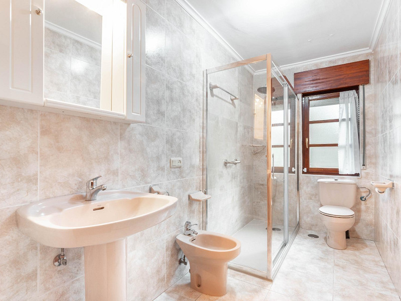 House with Garden, Pool, and Guest House in the Heart of Asturias — Space, Style, and Nature Just 15 Minutes from Oviedo. Photo:  11