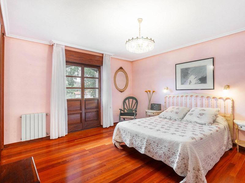 House with Garden, Pool, and Guest House in the Heart of Asturias — Space, Style, and Nature Just 15 Minutes from Oviedo. Photo:  14