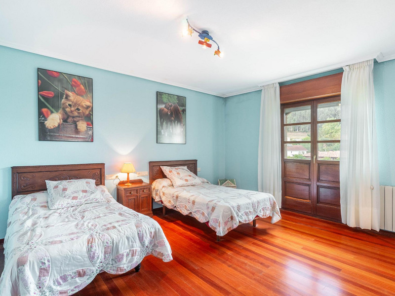 House with Garden, Pool, and Guest House in the Heart of Asturias — Space, Style, and Nature Just 15 Minutes from Oviedo. Photo:  19