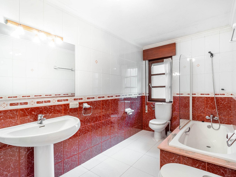 House with Garden, Pool, and Guest House in the Heart of Asturias — Space, Style, and Nature Just 15 Minutes from Oviedo. Photo:  23