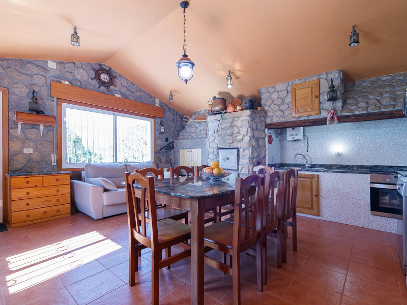 House with Garden and Terrace in the Teis District — Vigo, Galicia. Photo:  3