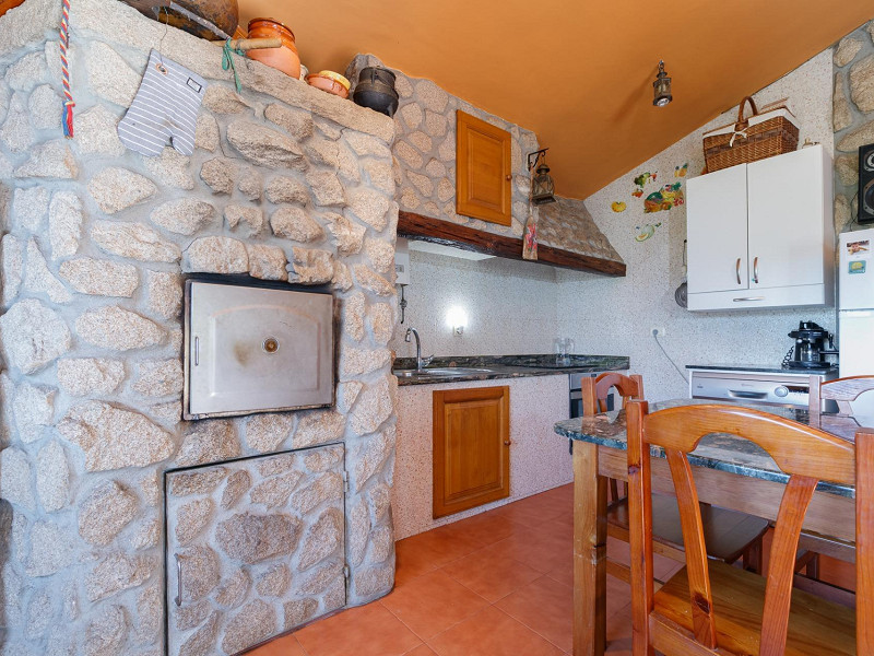 House with Garden and Terrace in the Teis District — Vigo, Galicia. Photo:  4