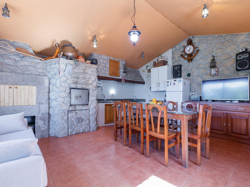 House with Garden and Terrace in the Teis District — Vigo, Galicia. Photo:  5