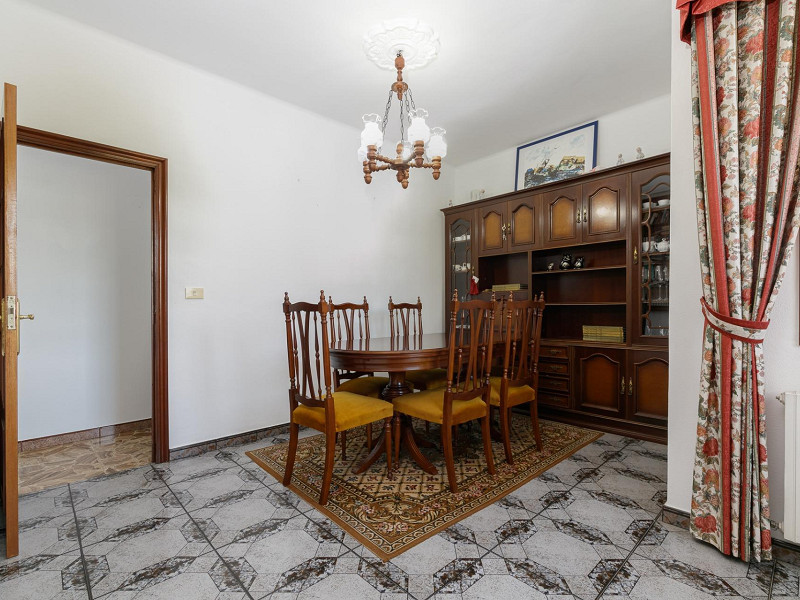 House with Garden and Terrace in the Teis District — Vigo, Galicia. Photo:  11