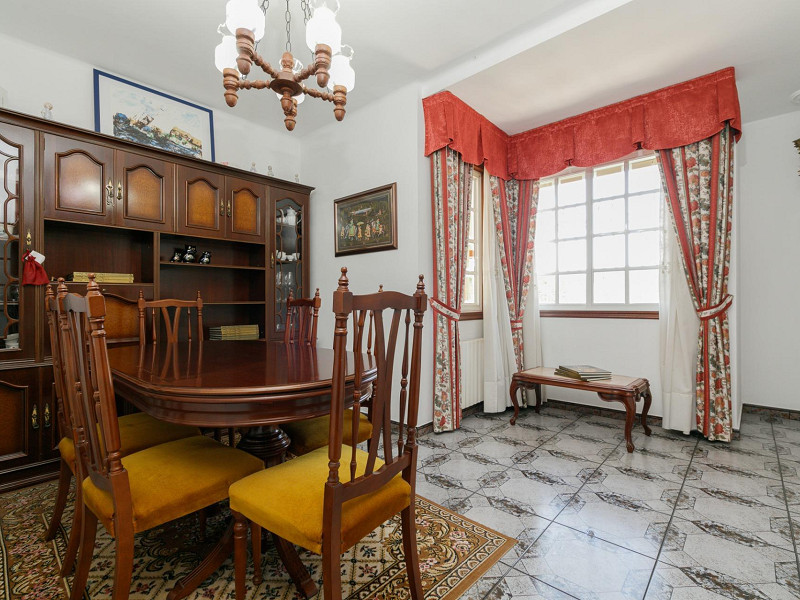 House with Garden and Terrace in the Teis District — Vigo, Galicia. Photo:  12