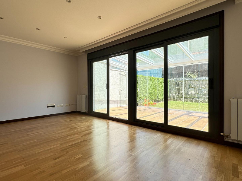 Modern Townhouse with Pool and Garden in the Sárdoma District — Vigo, Galicia. Photo:  5