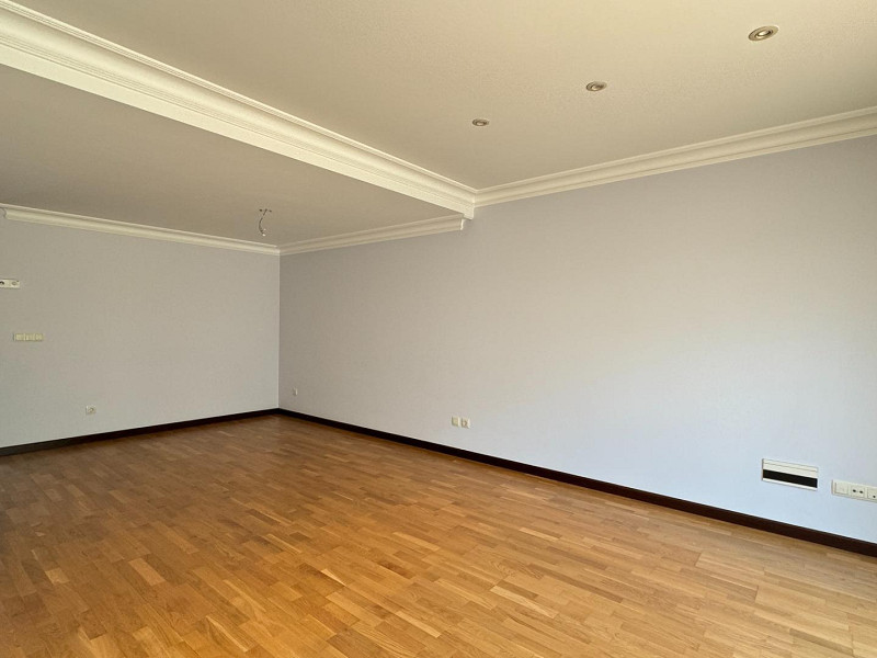 Modern Townhouse with Pool and Garden in the Sárdoma District — Vigo, Galicia. Photo:  6
