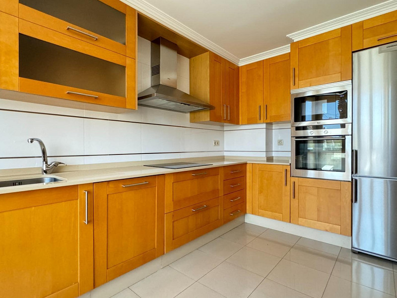 Modern Townhouse with Pool and Garden in the Sárdoma District — Vigo, Galicia. Photo:  9