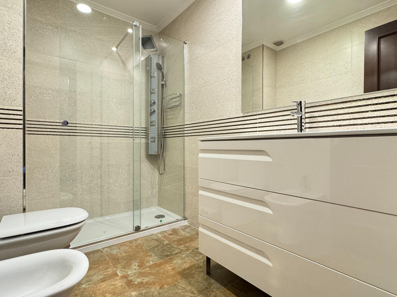 Modern Townhouse with Pool and Garden in the Sárdoma District — Vigo, Galicia. Photo:  18