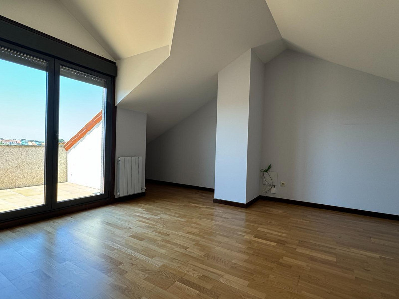 Modern Townhouse with Pool and Garden in the Sárdoma District — Vigo, Galicia. Photo:  19