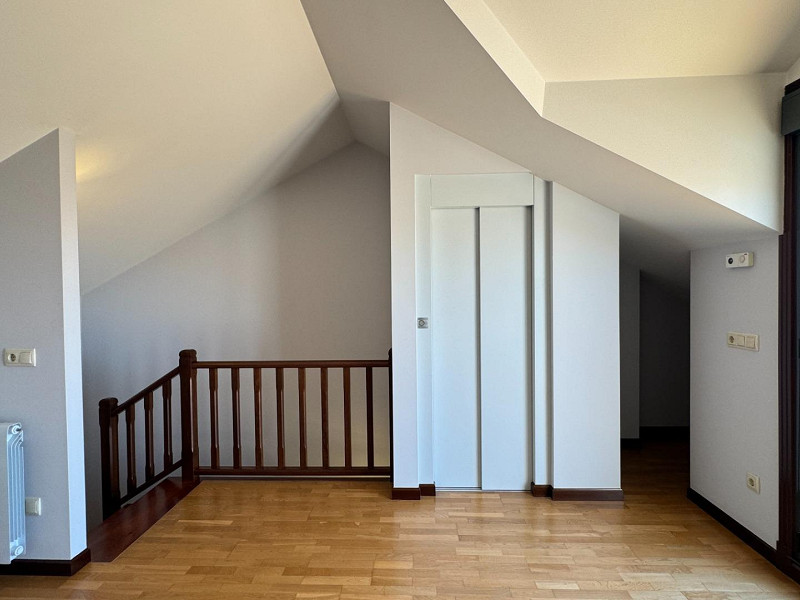 Modern Townhouse with Pool and Garden in the Sárdoma District — Vigo, Galicia. Photo:  21