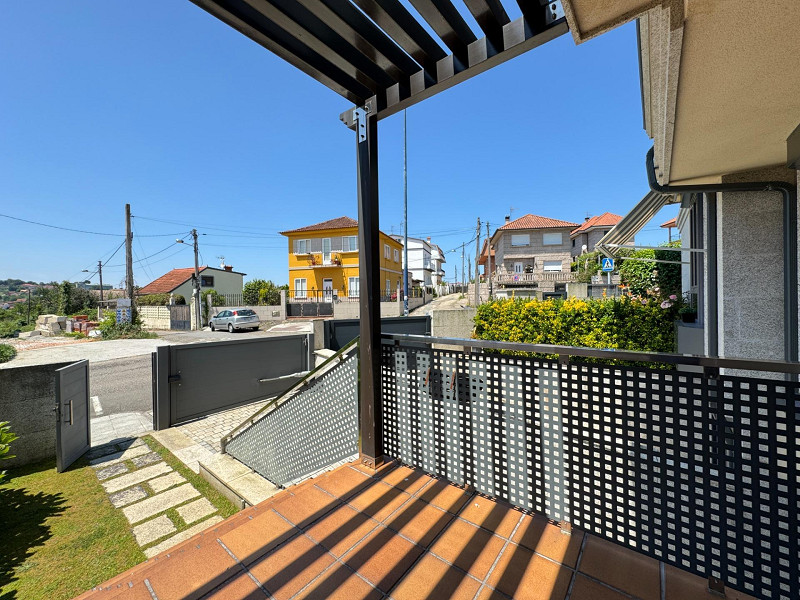 Modern Townhouse with Pool and Garden in the Sárdoma District — Vigo, Galicia. Photo:  24