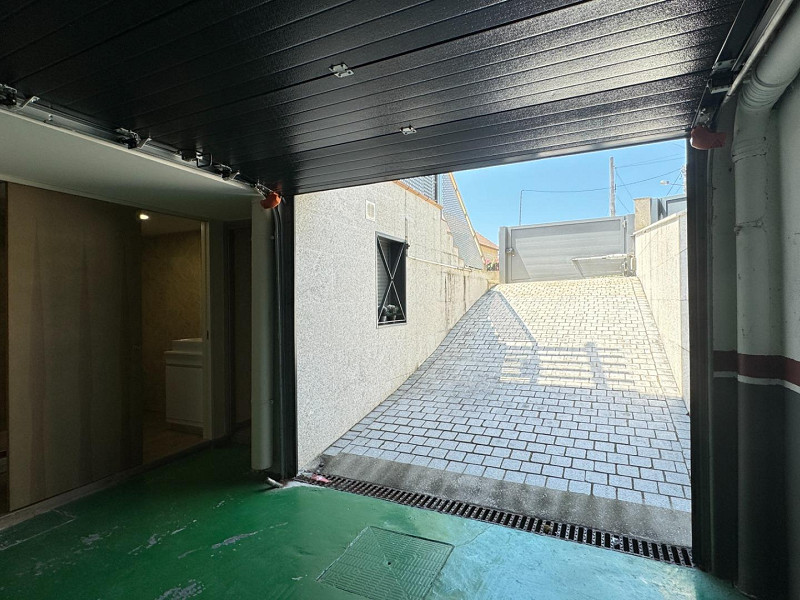 Modern Townhouse with Pool and Garden in the Sárdoma District — Vigo, Galicia. Photo:  28