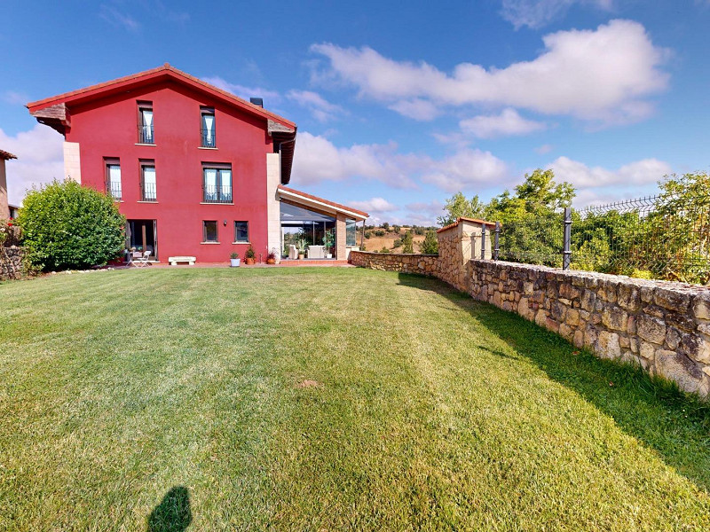 House with Garden, Terrace, and Guest Area in the Basque Country — Surrounded by Nature and Timeless Tranquility. Photo:  5