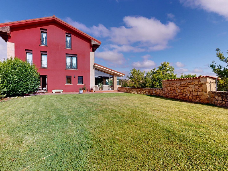 House with Garden, Terrace, and Guest Area in the Basque Country — Surrounded by Nature and Timeless Tranquility. Photo:  7