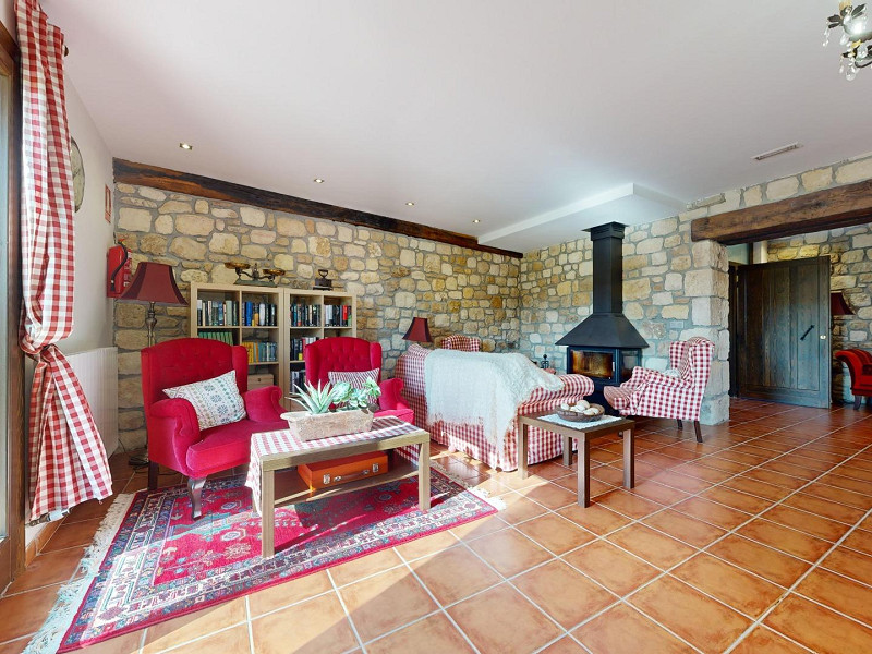 House with Garden, Terrace, and Guest Area in the Basque Country — Surrounded by Nature and Timeless Tranquility. Photo:  14