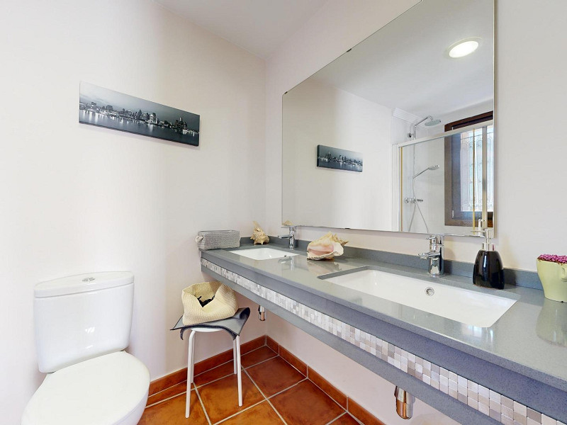 House with Garden, Terrace, and Guest Area in the Basque Country — Surrounded by Nature and Timeless Tranquility. Photo:  24