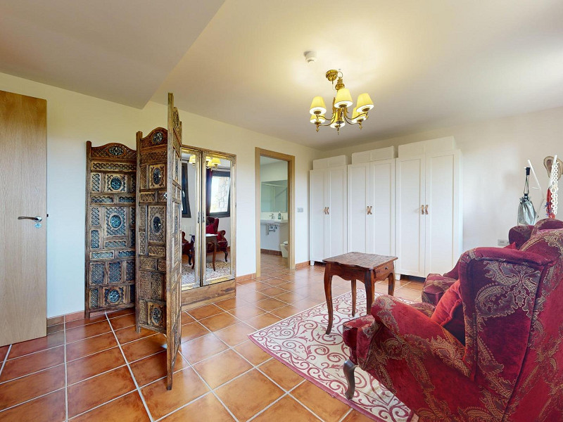 House with Garden, Terrace, and Guest Area in the Basque Country — Surrounded by Nature and Timeless Tranquility. Photo:  28