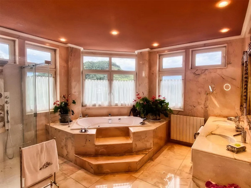 Elegant Luxury Residence with Pool and Garden in Arce (Piélagos). Photo:  23