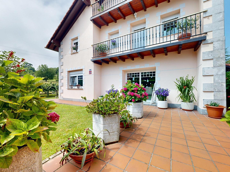 House with Garden and Panoramic Views in Laredo, Cantabria. Photo:  1