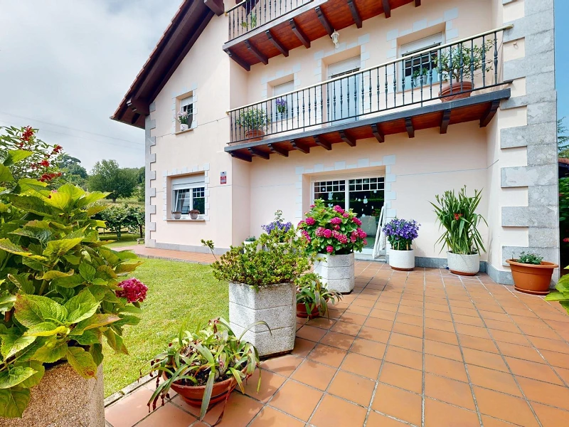 House with Garden and Panoramic Views in Laredo, Cantabria