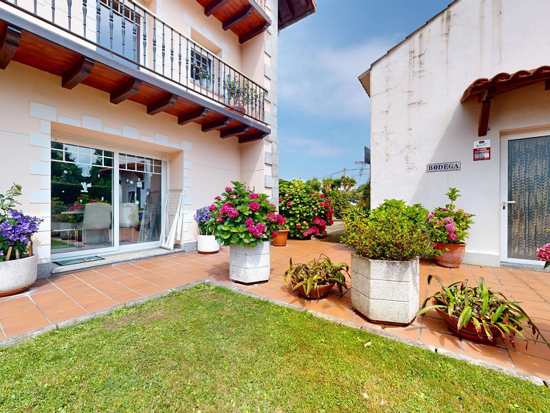 House with Garden and Panoramic Views in Laredo, Cantabria. Photo:  2